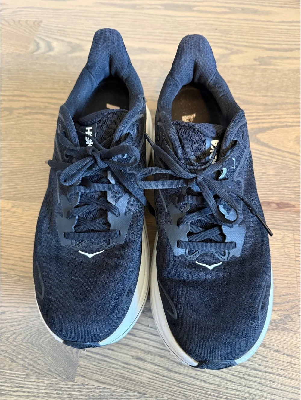 Hoka One Women's Clifton 10 Sneakers Size 9B Black with White Sole